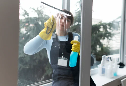 Nettoyage de vitres intérieures et extérieures à Harbonnières